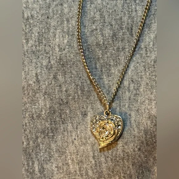 Arizona Jean Company Silver Heart Necklace - Picture 5 of 5